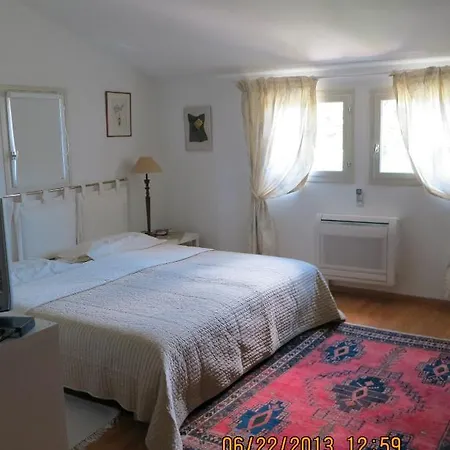 Du Sanglier-chambres D'hotes Bed & Breakfast Saint-Siffret