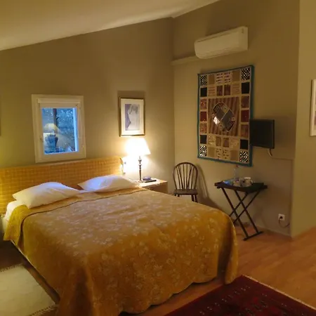 Bed & Breakfast Du Sanglier-chambres D'hotes Saint-Siffret